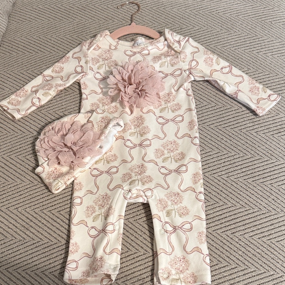 Baby Girl Floral Bow Romper with Matching Beanie 🌸